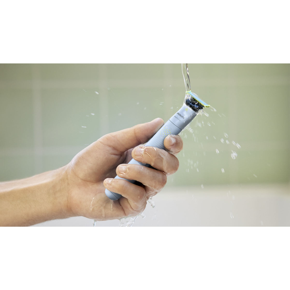 OneBlade 1st Shave QP1326/20 su nuo trinties apsaugančiu peiliuku